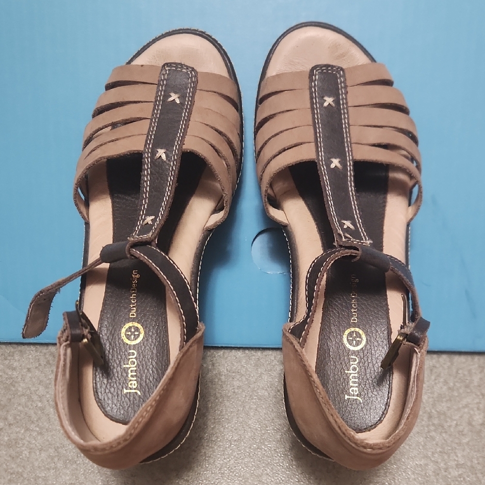 Jambu Women's Tan and Black Strappy Sandals